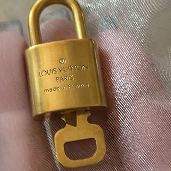 Authentic Louis Vuitton, Made in France Brass Lock & Key #301 with Monogram - Picture 6 of 9